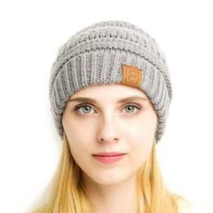 NIB CC CHIC with FAUX FUR POM POM BEANIE